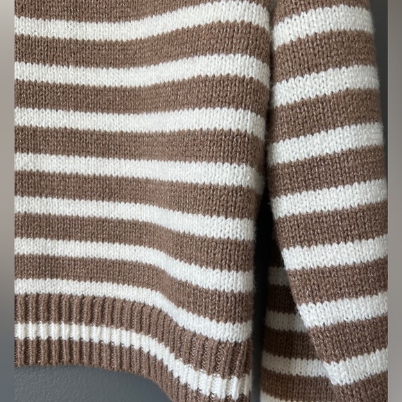 PINK ROSE: Stripped Cropped Sweater (Large) - Picture 4 of 5